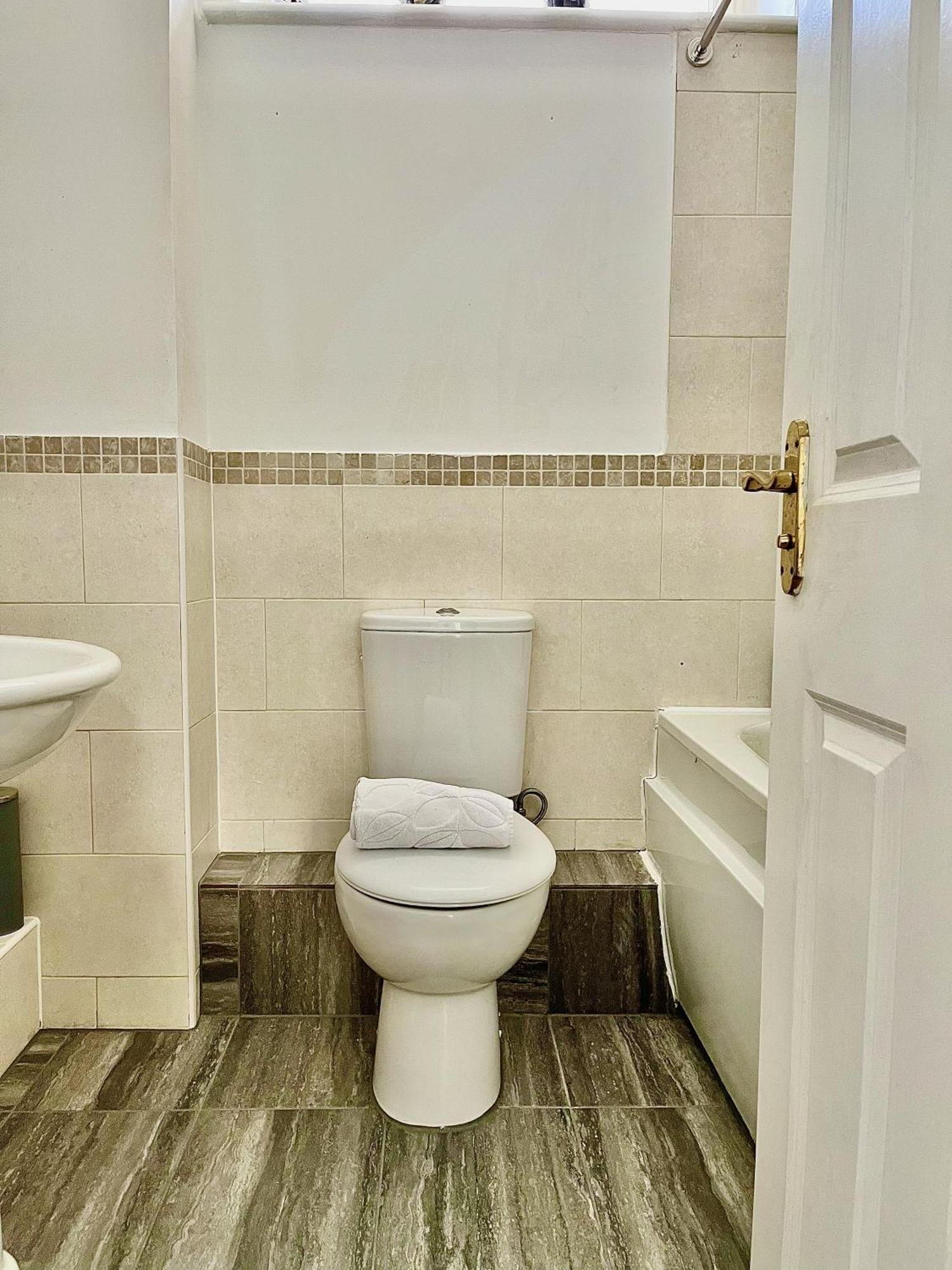 St Andrews Apartments Maidstone Extérieur photo