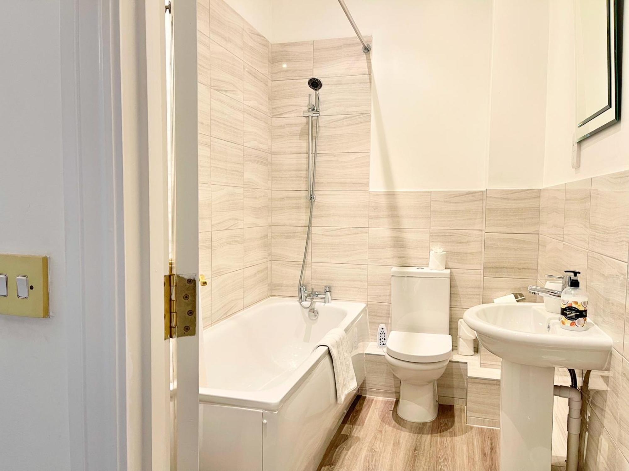 St Andrews Apartments Maidstone Extérieur photo